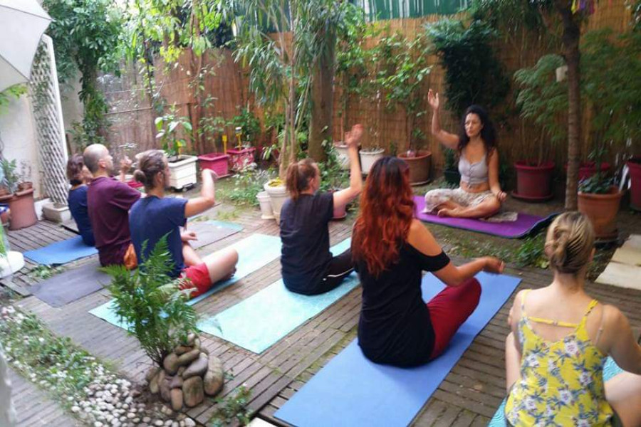 Toutes les photos de Julie Yoga - Yoga des Hormones